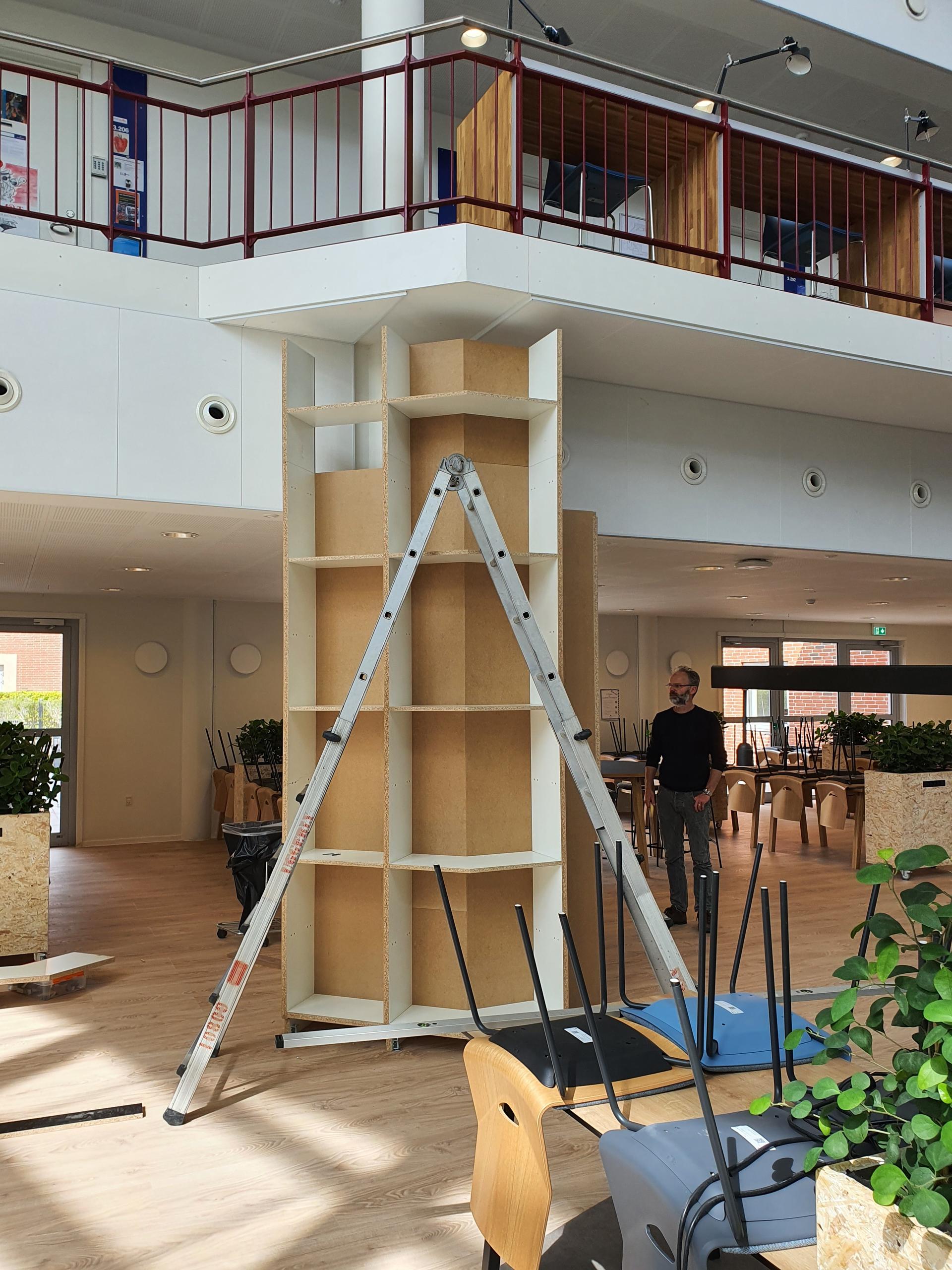 Bygning af den store reol